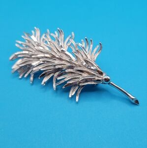 Elegant Vintage Coro Silver Feather Brooch